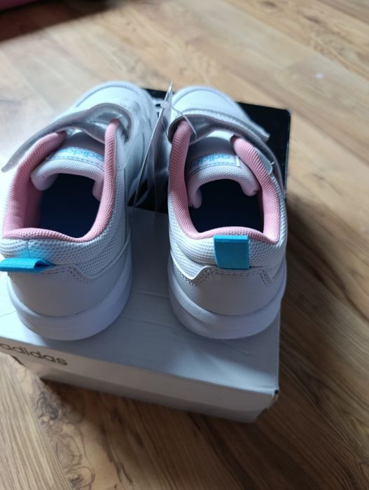 Nowe oryginalne buty adidas