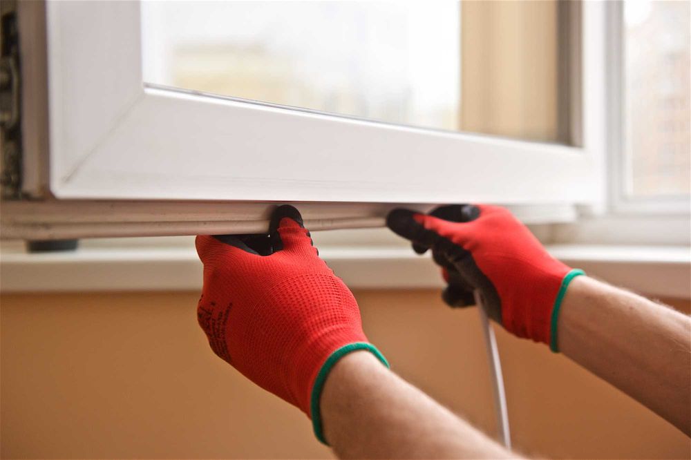 Ремонт вікон, дверей. Регулировка окон, Регулювання вікна.