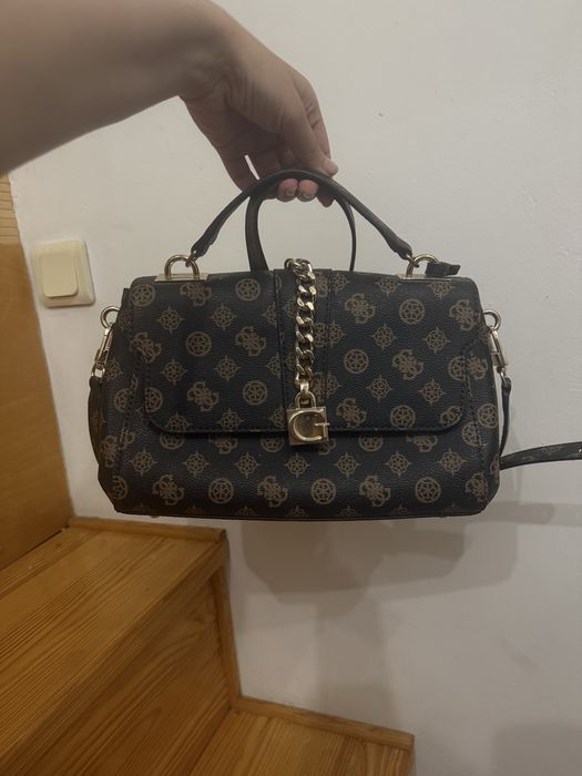 Продам оригинал  Guess