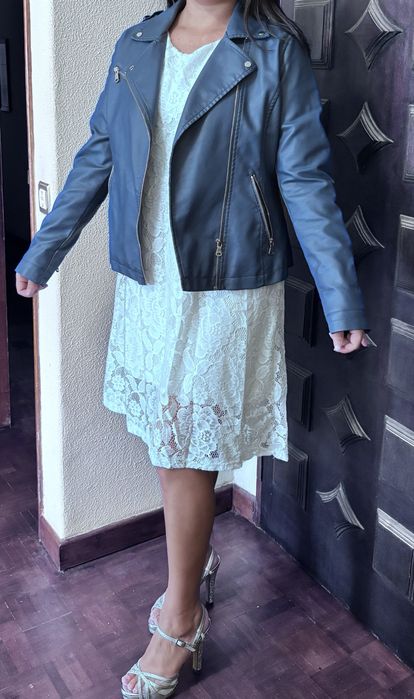 Roupas saia casaco e blusa