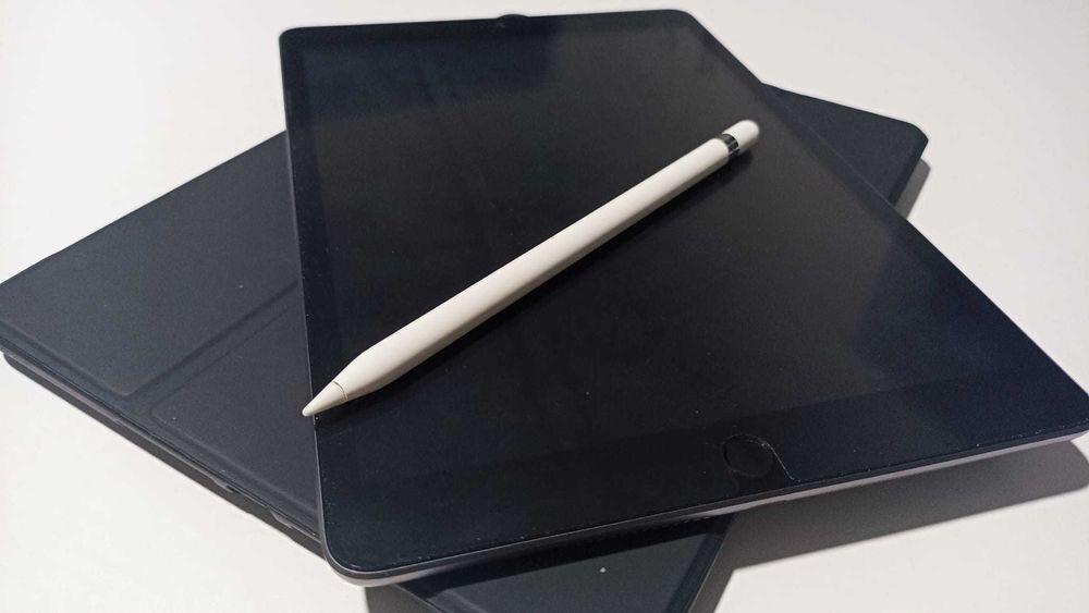 iPad (2021) 9th Generation, 64GB with Case and Apple Pencil64332097177731122