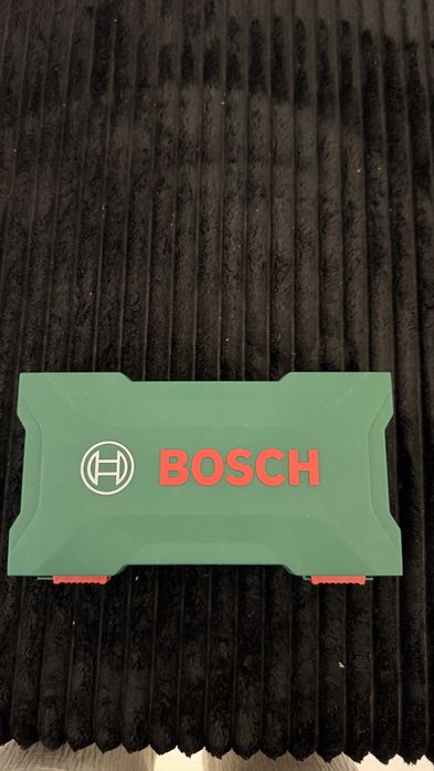 akumulatorowy wkrętak Bosch z zestawem bitów i walizką