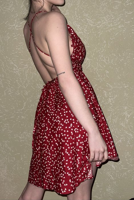 Сукня літня з відкритою спиною