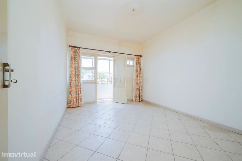 Oportunidade Investimento - Apartamento T2 | Mercês | Algueirão Mem Ma