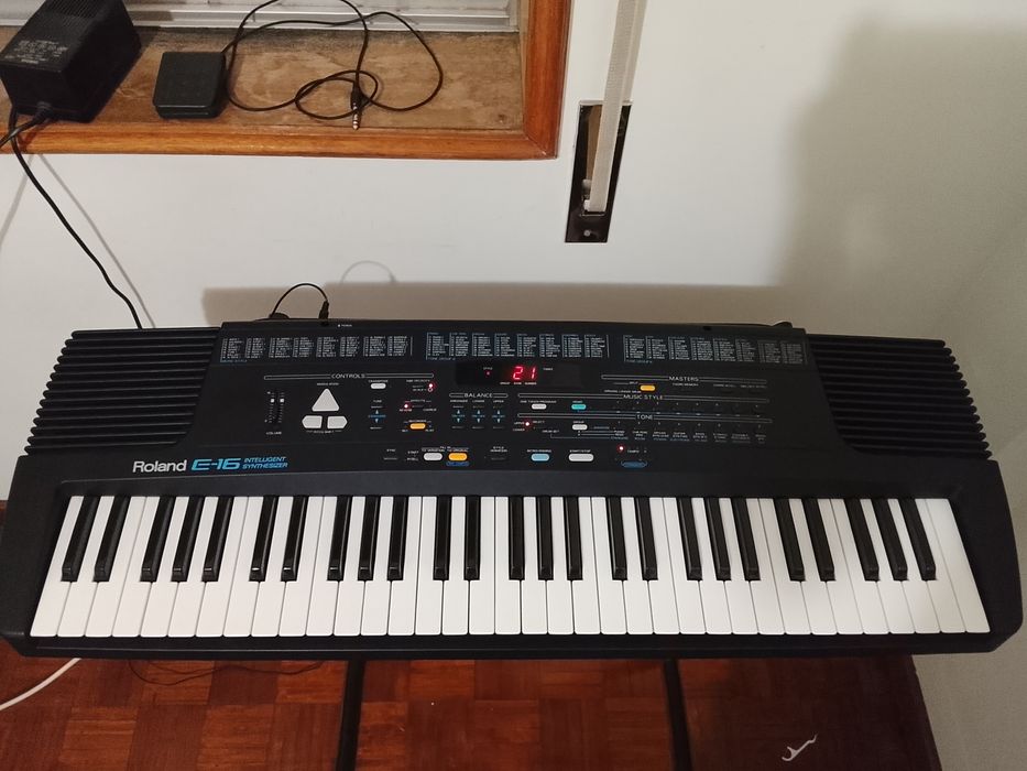 Teclado Roland E-16 muito estimado a funcionar tudo perfeitamente