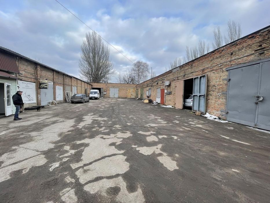 Багатофункціональний комплекс 1094 м² у Шевченківському районі
