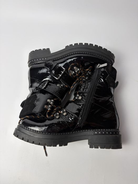 Czarne lakierowane botki biker/worker 38 klamry gruba podeszwa
