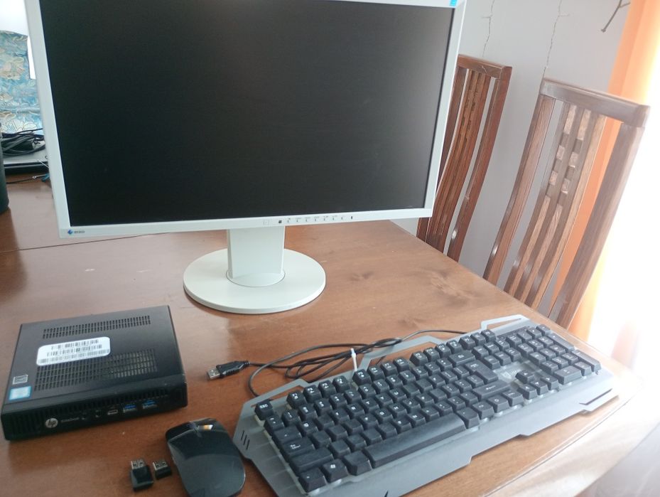 Komputer HP EliteDesk + Monitor EIZO 23 cale + dodatki