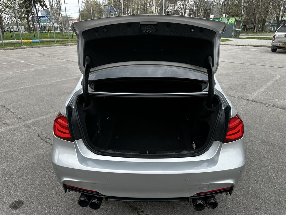 BMW F30 330I 2017p