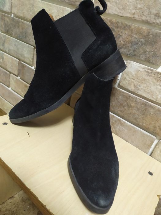 Продам жіночі натуральні напівчобітки.