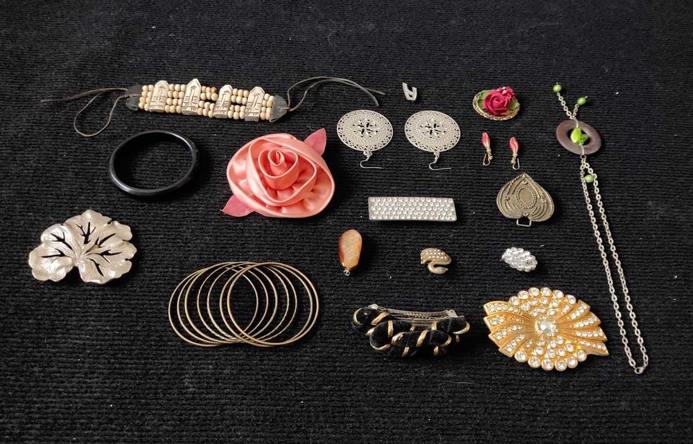 Peças artigos bijuteria adornos pendentes brincos colares