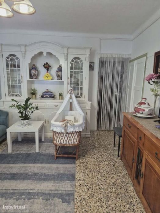 Moradia com 2 habitações + terraço com vista no centro da vila