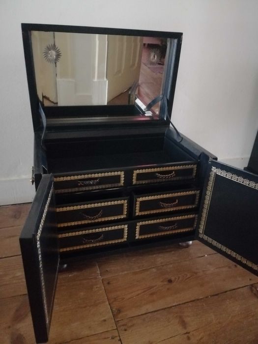 Jewelry Chest and Display Case (55 cm) or Store Window Display Stand