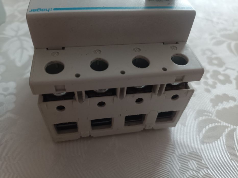 Wyłącznik różnicowoprądowy 125A 4P 0,5A typ AC CGC490F HAGER