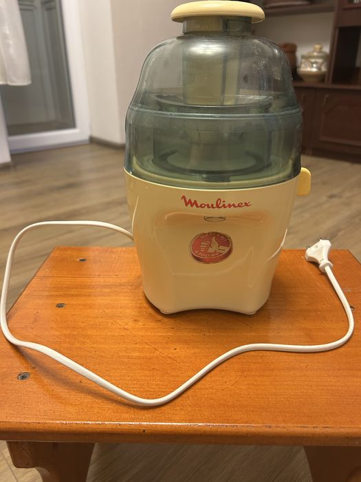 Соковитискач Moulinex JU210