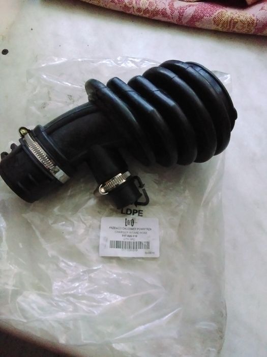 Воздухозаборник воздушного фильтра.