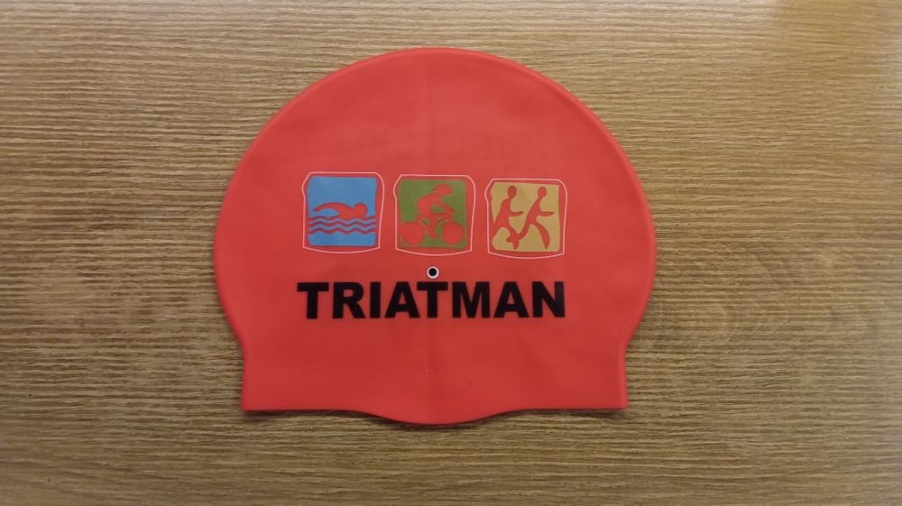 Шапка и очки для плавания