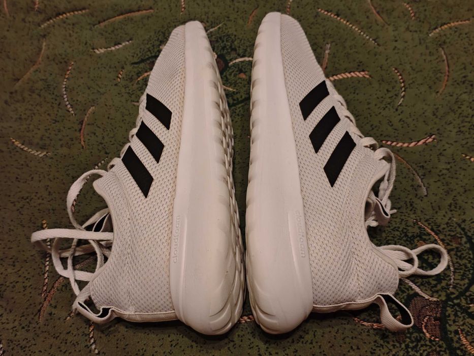 Кроссовки Adidas (оригинал) фирменные размер-43,5 стелька- 27,5-28см.