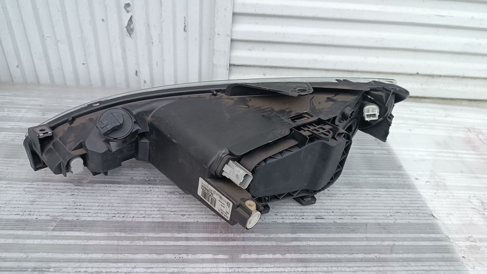 Vendo farol direito de Peugeot 206 ano 2002/07