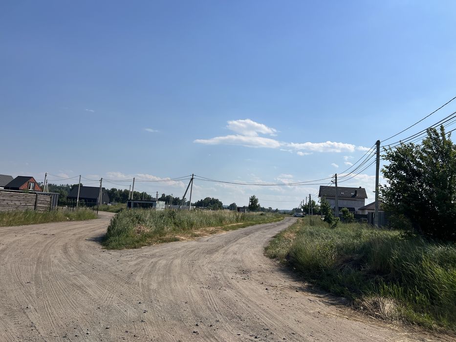 Ділянка з світлом, асфальтована  дорога, поруч озеро!