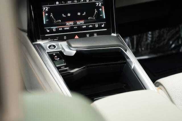 2024 Audi Q8 Sportback e-tron quattro Prestige S line