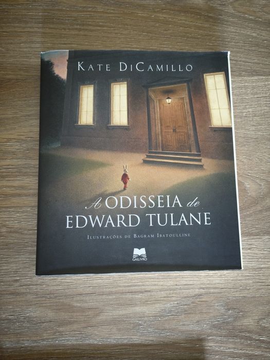 A Odisseia de Edward Tulane", escrito por Kate DiCamillo