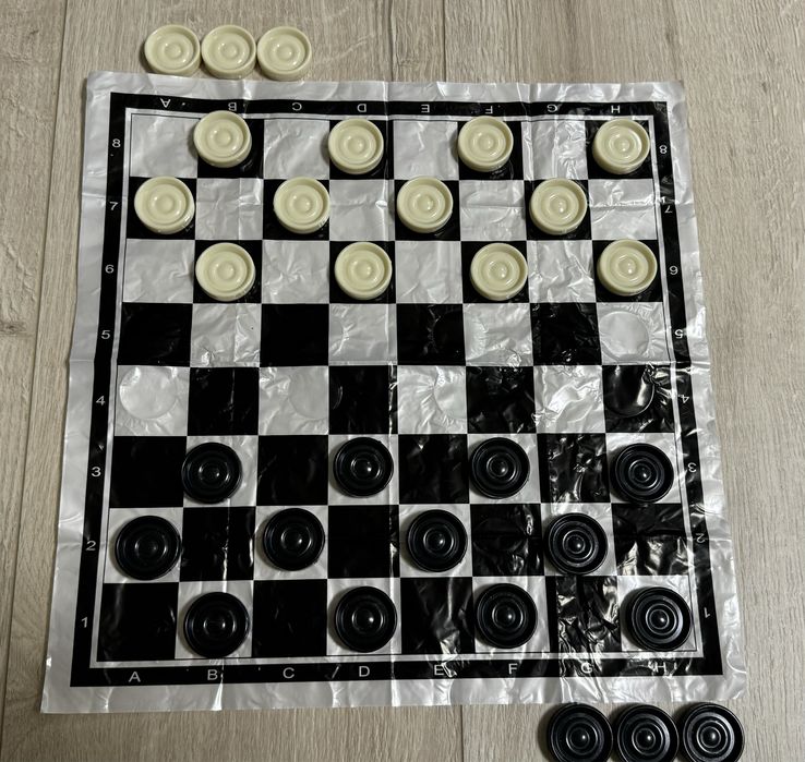 Продаються  Шахи та Шашки нові в упаковці .