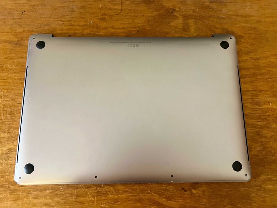 MacBook Pro 16" 2019 ( 2TB SSD / 32GB / i9 ) TOPO - Topcase sem ecrã