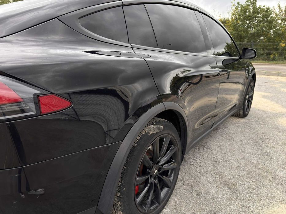 Tesla Model x 2020