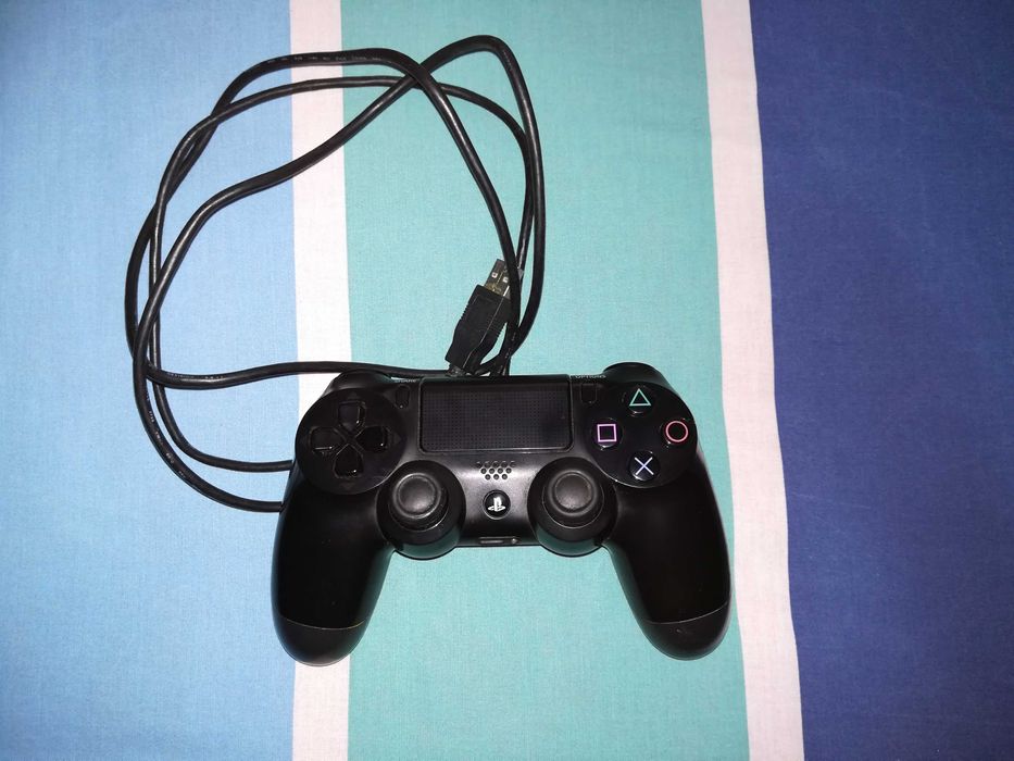 Playstation 4 500GB + 3 Jogos