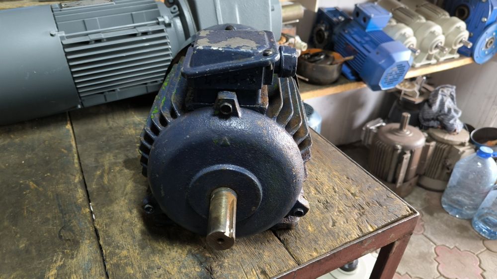 4 квт 1500 об. Електродвигун 380. Электродвигатель