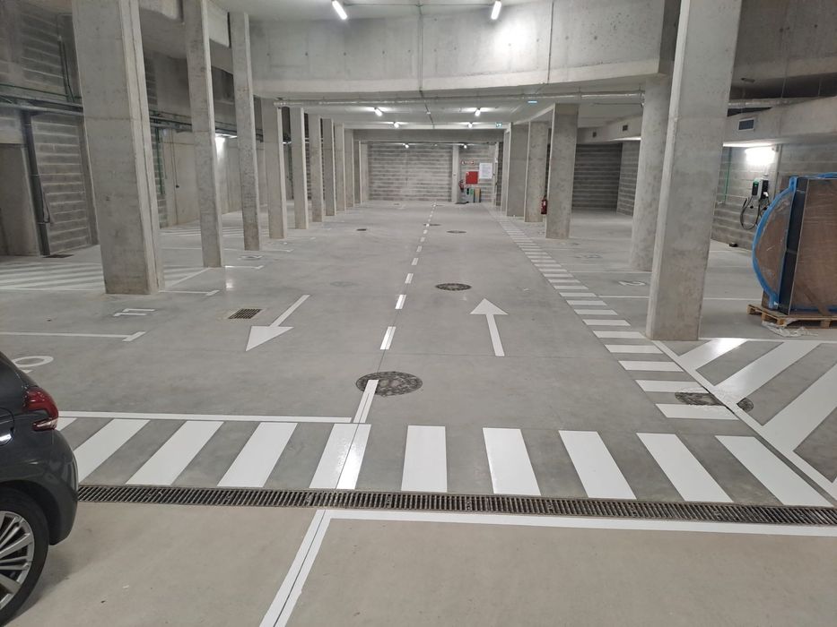 Pavimentos e paredes com revestimentos  em resina epoxy e poliuretano