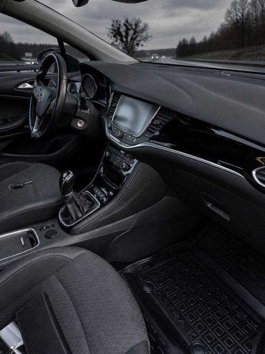 Opel Astra K Sports Tourer (універсал) у відмінному стані.
