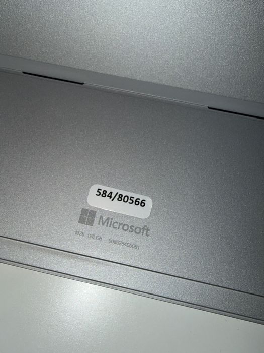Surface Tablet Go 2 Intel m3 8/128gb super stan