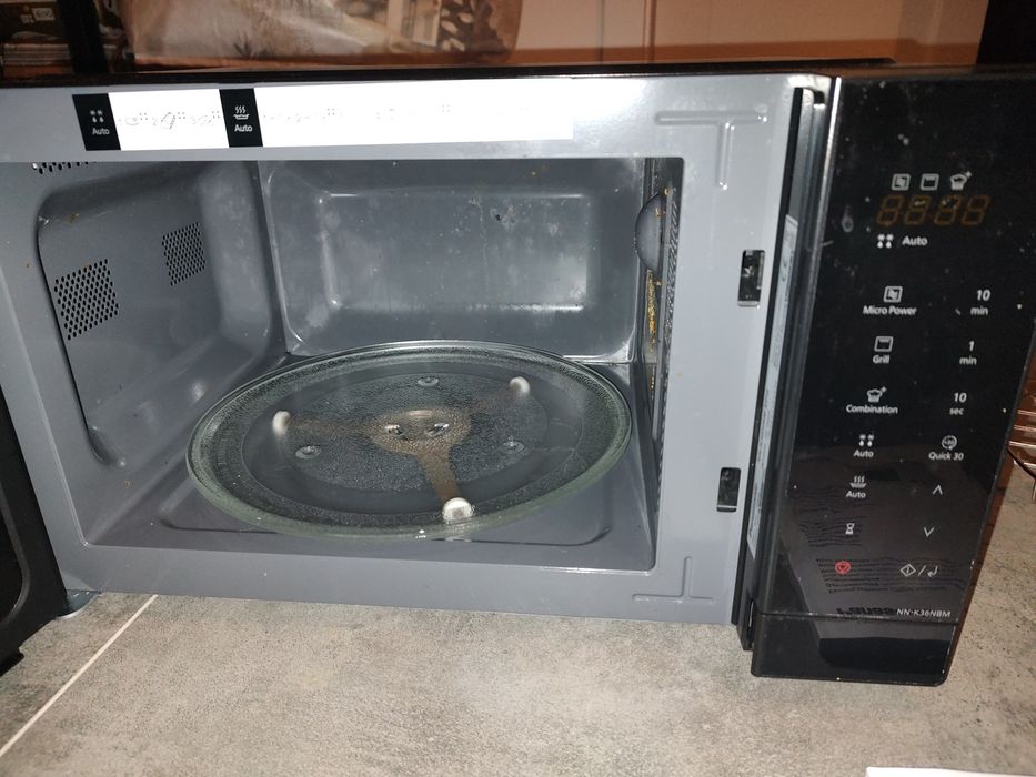 Mikrofalówka Panasonic nn-k36nbm z funkcją grilla