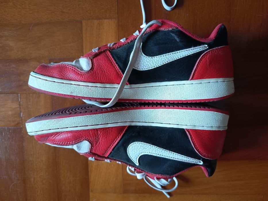 Nike lows pretos, brancos e vermelhos