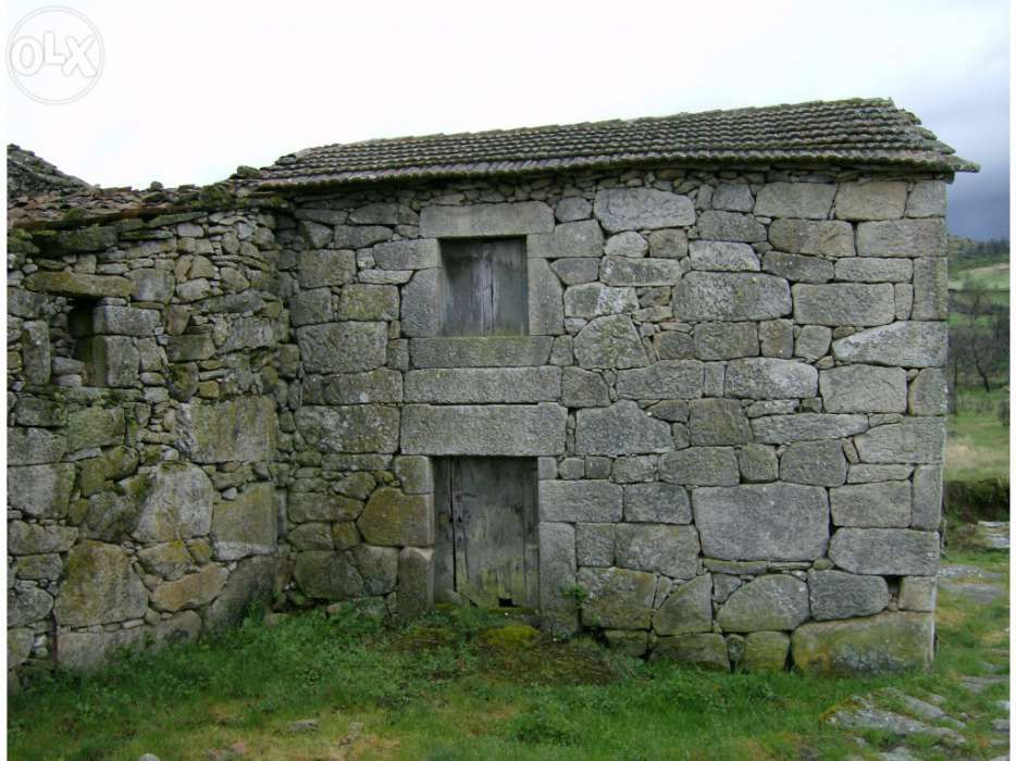 vende-se casas em aldeia antiga de murça