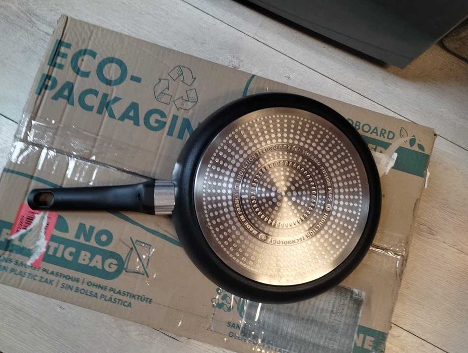 Patelnia tradycyjna Tefal  28 cm aluminiowa do wszystkich kuchenek