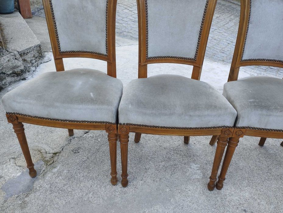 Conjunto de quatro cadeiras de jantar ou cozinha em bom estado