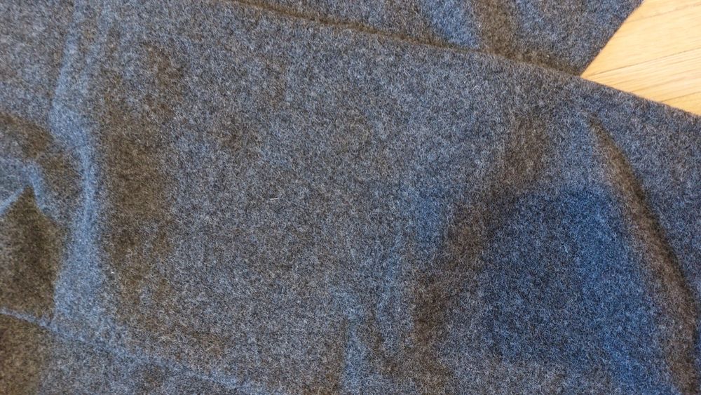 Grafitowy szalik damski