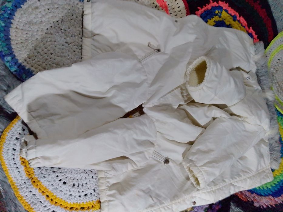 2 собачьих комбинезона белый зимний  и чёрный меховый