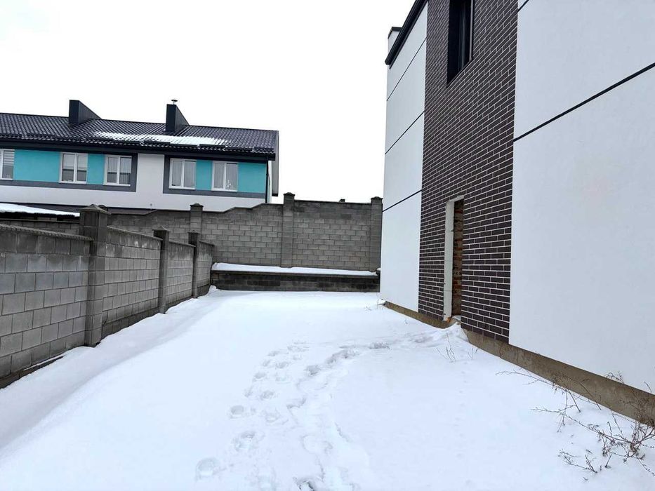 Продам котедж в районі Кінзи з міськими мережами