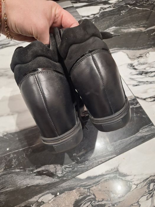 Продам ботінки (снікерси)