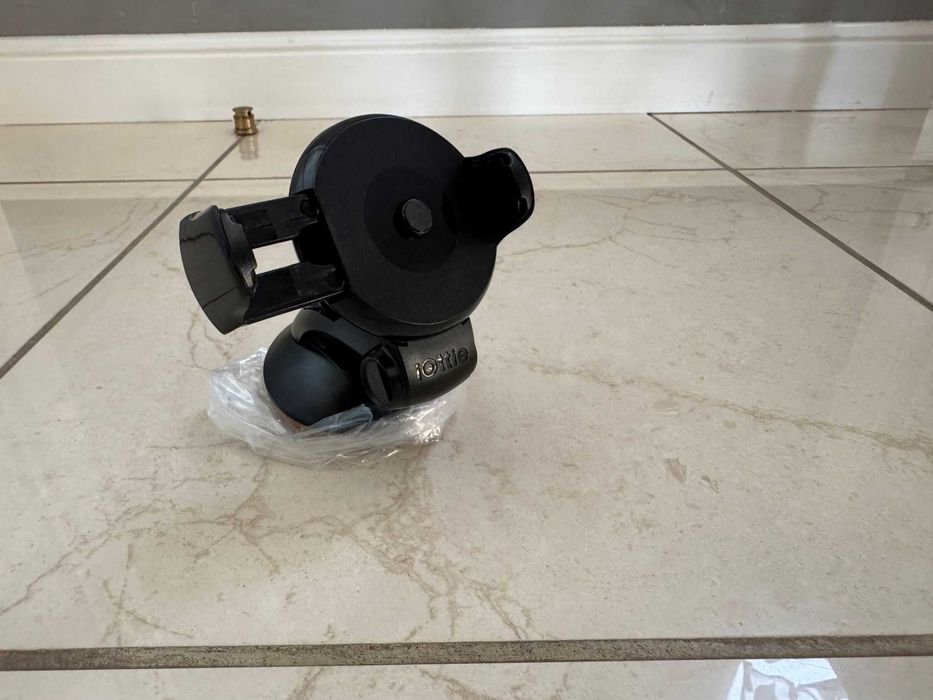 Uchwyt samochodowy iOttie Easy Flex 3 – do szyby i kokpitu (czarny)