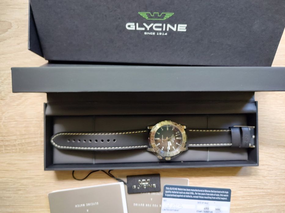 Часы наручные швейцарские.Glycine Men's Airman Worldtimer Quartz 42mm Watch GL1023