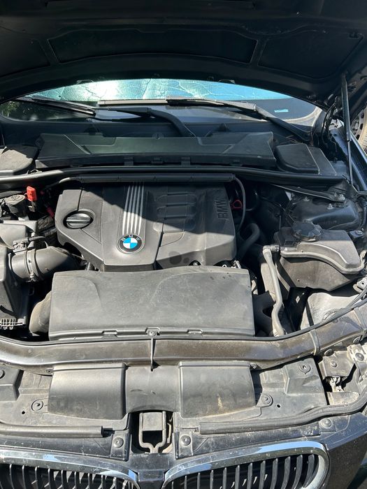 BMW 318 AUTO 2012 excellent