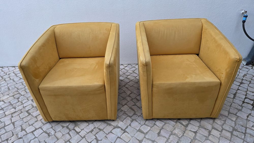 Poltronas / Sofás em veludo amarelo