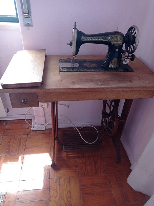 Máquina de costura móvel vintage