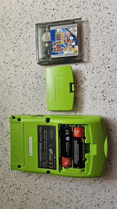 Game Boy Color + cartucho. Muito bom estado.