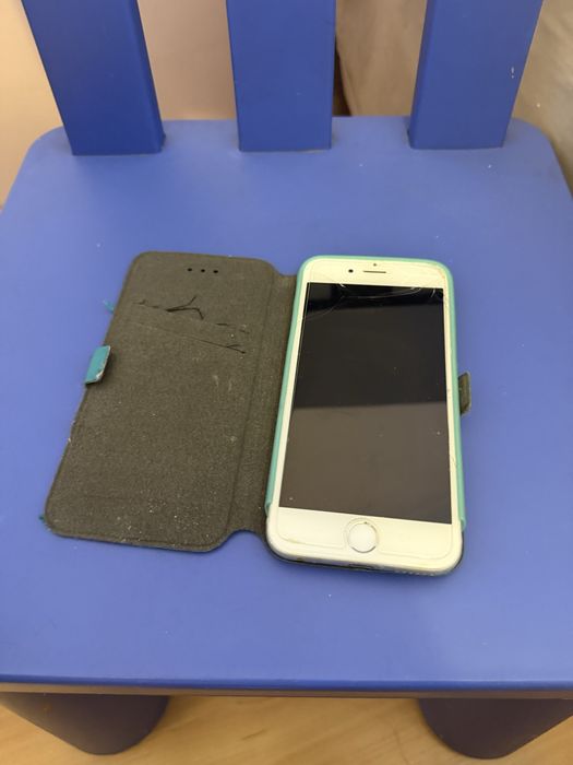 Iphone telefon z obudowa